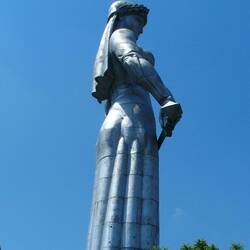 Die Mutter Georgiens wacht über Tiflis