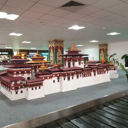 Baggage carousel centre piece at airpot terminal