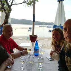 Taverne mit Blick auf neue Mole