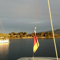 Wir teilen die Bucht mit zwei weiteren Seglern