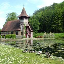 No idea what this building is but it's very pretty and quaint