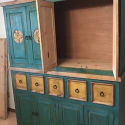 Diesen Schrank haben wir selbst entworfen und vor 2 Monaten bestellt für 1200$.