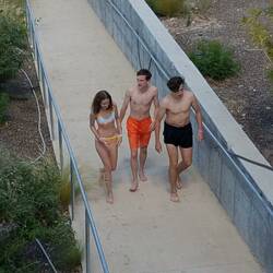 Sidney war mit Wagners bei Wet and Wild in El Paso. Hunde 10 Stunden alleine.