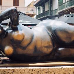 Wer dieser Frau an die Brüste fasst, soll lange glücklich sein (nein, das ist nicht Mrs Colombia 😂)