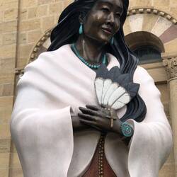 Die erste Native American, die heilig gesprochen wurde. Ich liebe diese Skulptur.