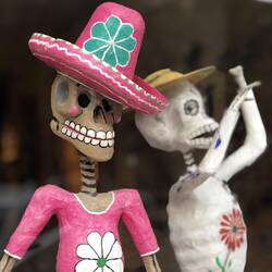 Mittlerweile finde ich diese mexikanischen Totendafstellungen nett