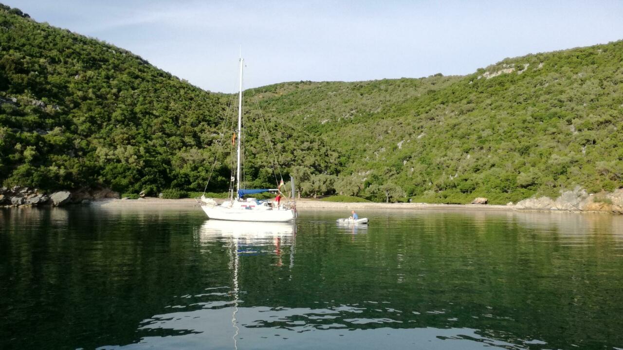 Michael hilft den Heckanker der “Mistral“ ausbringen
