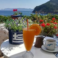 Tolle Farben und tolle Aussicht vom Café Thalassos
