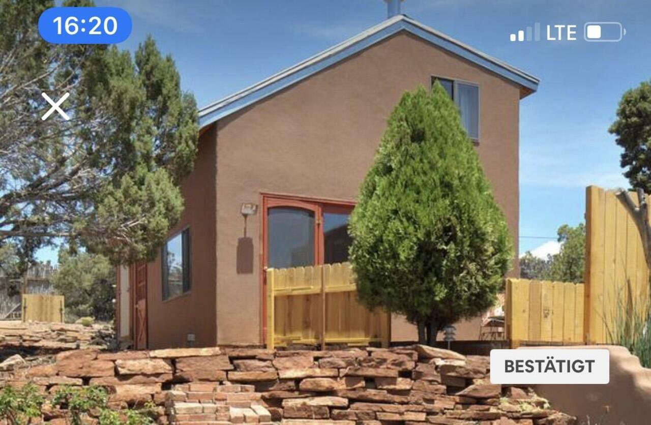 Hier haben wir 2 Nächte gewohnt und Georg und Sedena kamen vorbei und haben uns ihr Buch geschenkt.