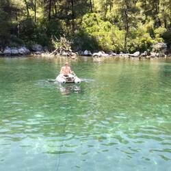 Smaragdgrünes Wasser