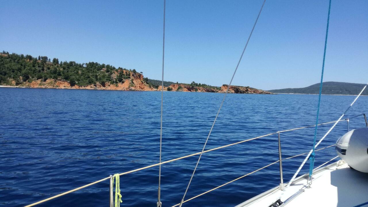 Die roten Felsen von Ormos Kokkinokastro