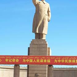 Mao statue