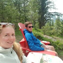 Rote Aussichtstühle