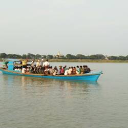 Et la traversée. Le prix : du racket. Je pense qu'une mafia locale dissuade de construire un pont !