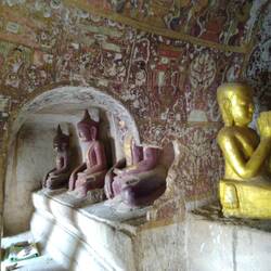 Dans beaucoup de niches, de beaux restes de fresques