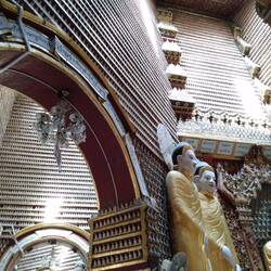 Seuls certains de ces mini-bouddhas des murs reçoivent l'"enlightenement"