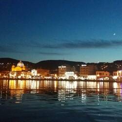 Mytilini bei Nacht