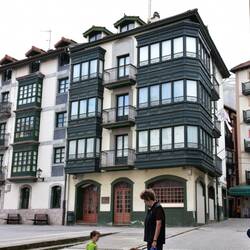 Geschlossene Balkone am Marktplatz