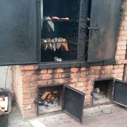 Unzählige Fischräuchereien unterwegs