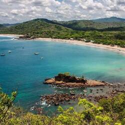 Rechts der Playa Gigante und links der Playa Amarillo