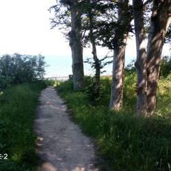 Wanderwege oberhalb und unterhalb der Strände. 15 km lang