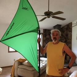 John ist happy. Neues Standup board und paddle mit Segel.