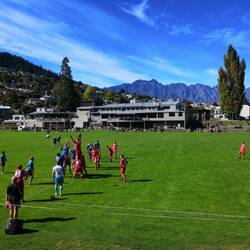 Ein unterklassiges Rugby-Spiel als Kultur-Highlight in Queenstown 😄