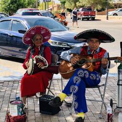 Dieses Pärchen ist schon vier 90 und spielt seit 57 Jahren auf dem Platz gemeinsam