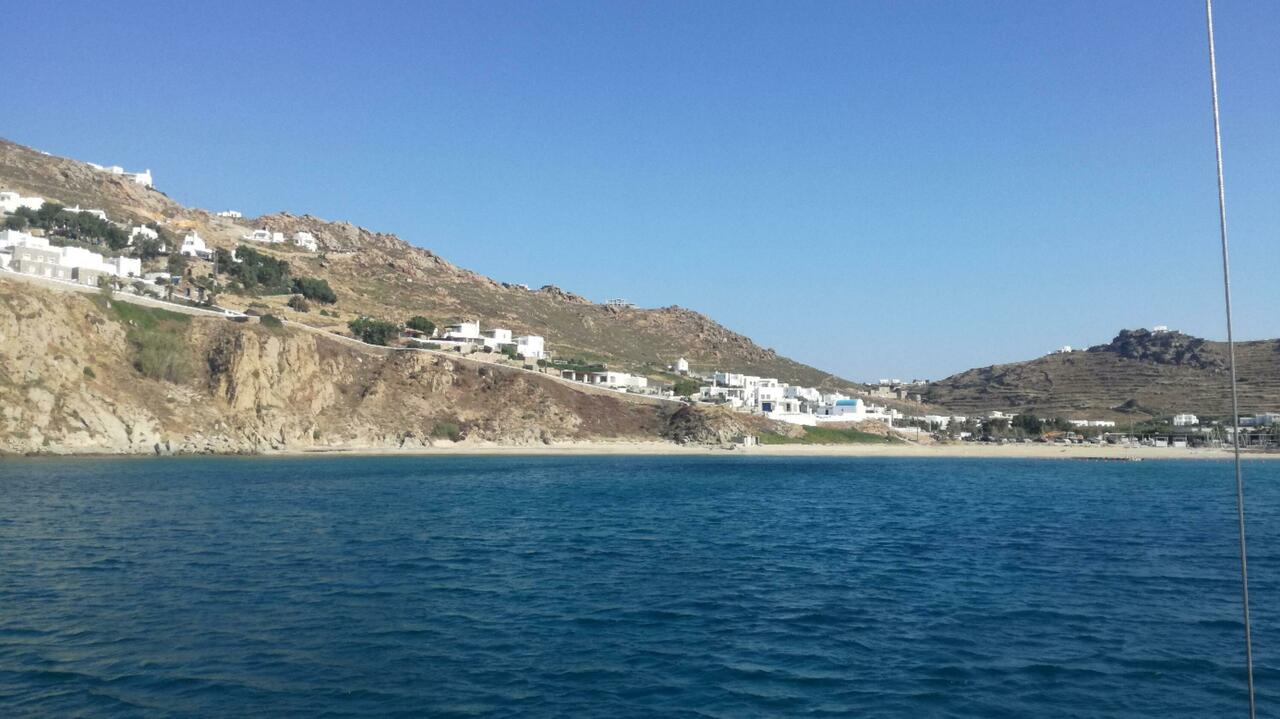 Typisch: weiß gekalkte Häuser, Kirche, Mühle, Rohbau