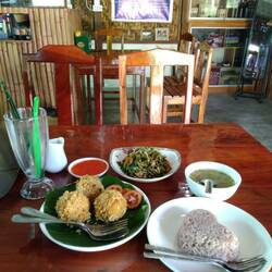 Un délicieux restau avec des spécialités de différentes ethnies birmanes