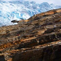 Scrollt mal in das Bild, seht ihr den Mann mit der roten Jacke, da wird einem die GRÖSSE bewußt