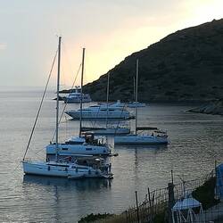 Blick nach Westen, das kleinste Schiff ganz hinten ist unser Kat