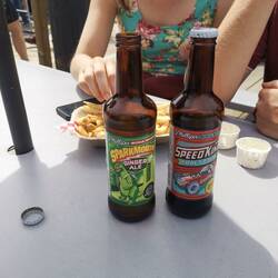 Pommes und Phillips Cola (Ginger Ale auch lecker, gehörte aber Rachel)