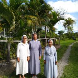 Sister je ne sais pas quoi, sister Mary-Magdalena (my favorite) & sister Christine (I liked her too)