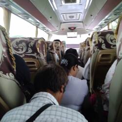 Après le train de nuit, j'ai une place pourrie dans le bus..apres, plus que 15 km à velo et enfin, repos...