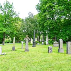 Friedhof im Park um den Dom