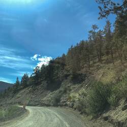 Auf dieser Straße haben 70 km ewig gedauert! Und überall Steinsturzgefahr.