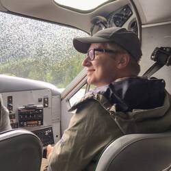 Phillip glücklich im Cockpit