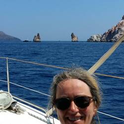 Spannende Steinformationen vor Milos