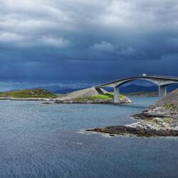 Schon recht spektakulär die acht Kilometer. Im Norden Drama am Himmel.
