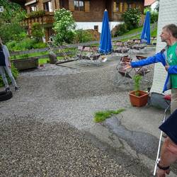 Ralf wirft den Elch - und trift 2x das Ziel.