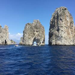 Il Faraglioni famous arch
