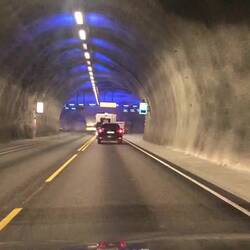 Tunnel hinter der Hardanger Brücke