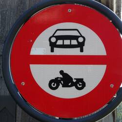 In Liechtenstein haben Autos Zähne. 😁