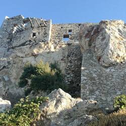 Die Festung aus Wohnhäusern wurde 1956 durch ein Erdbeben zerstört