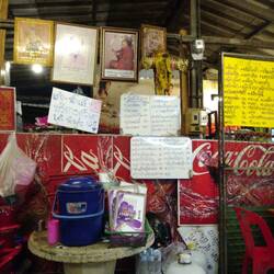 Marché de nuit, nourriture délicieuse, pas chère mais... surprise