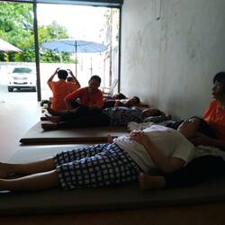 Découverte du massage thaï. Ils sont aussi souvent pratiqués dans des temples !