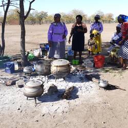 Hier wird für uns alle das Mittagessen gekocht.