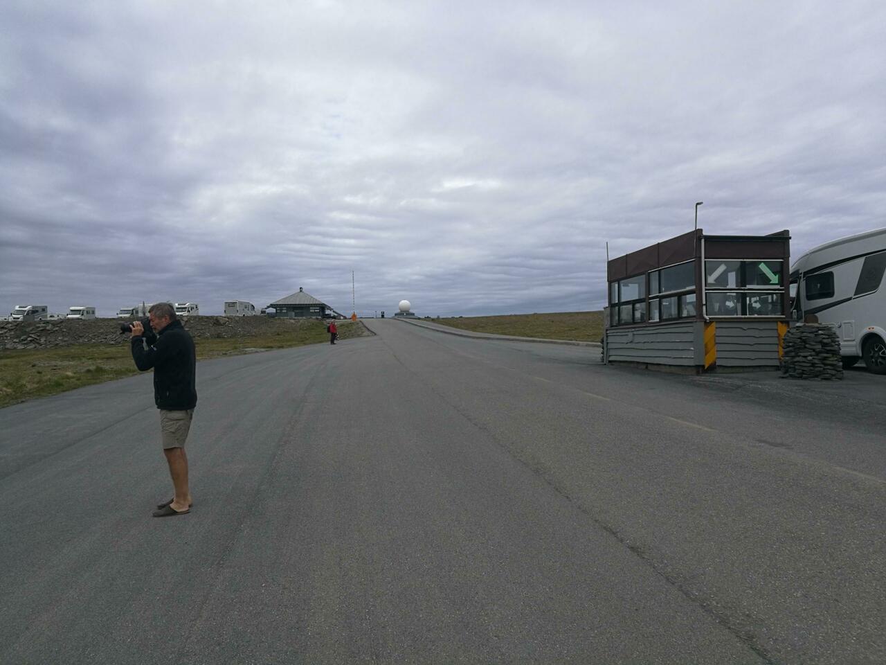 Roman aus Polen, hat mich vor dem Tunnel fotografiert, Foto am NORDKAPP