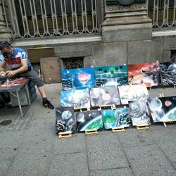 Amazing spray can artist at work